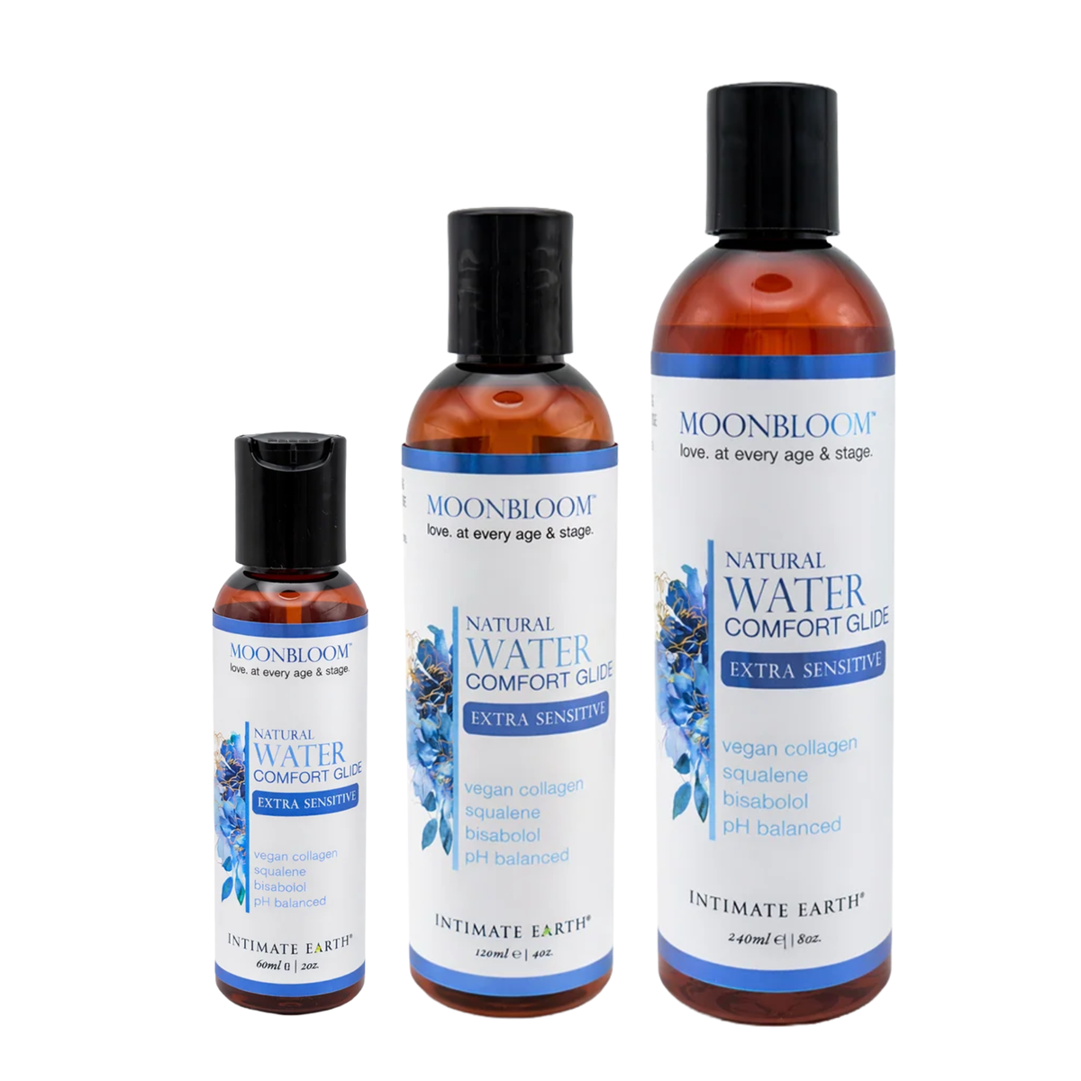 Size comparison view showing three amber bottles of Intimate Earth Moon Bloom water comfort glide standing side by side in 60 ml (2 fl oz), 120 ml (4 fl oz), and 240 ml (8 fl oz) capacities. Imagen principal del producto