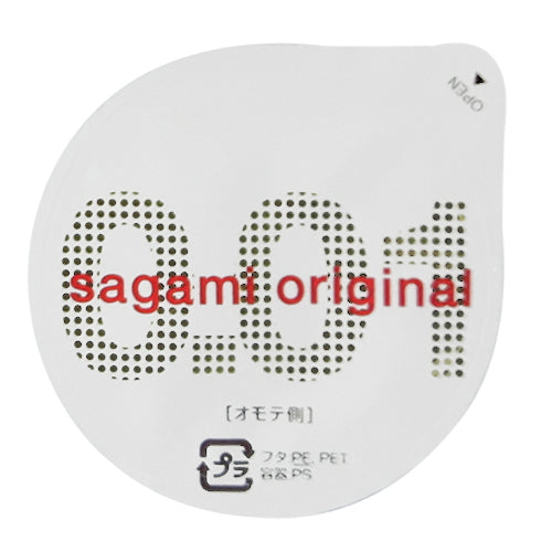 An image of Sagami Original 001 individual condom in the white background. Imagen principal del producto